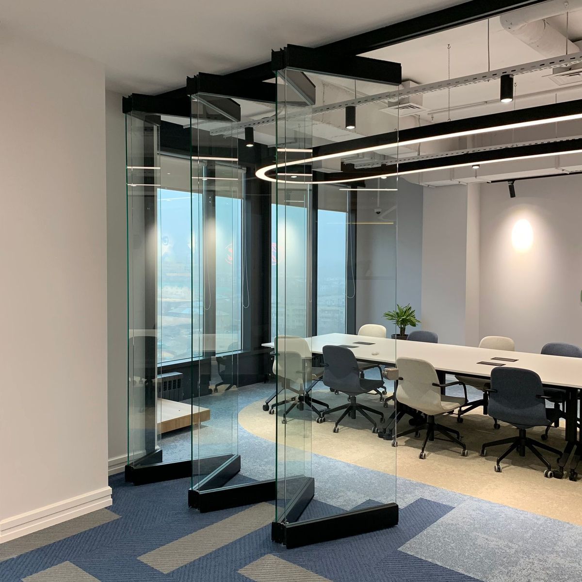 İç Mimarlıkta Cam Malzemelerin Işık ve Şeffaflık Etkisi